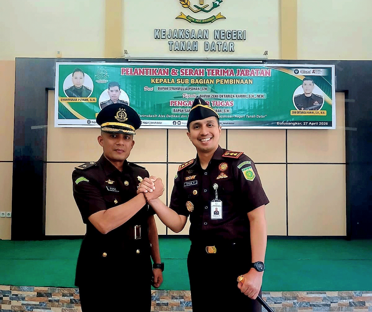 Foto bersama usai upacara serah terima jabatan