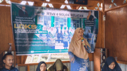 Pengurus beserta anggota Organisasi Siswa Intra Madrasah (OSIM) MTsN 6 Solok Selatan dibekali ilmu kepemimpinan dasar.