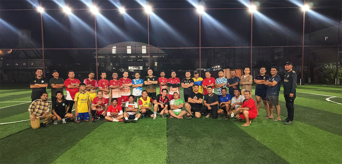 Foto bersama usai pertandingan mini coccer