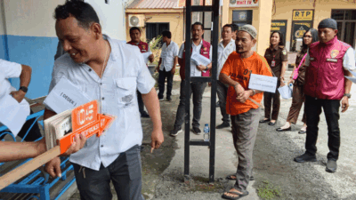 Satuan Reskrim Polres Serdang Bedagai (Sergai) menggelar rekonstruksi kasus pembunuhan dan penganiayaan yang menewaskan Irfan Barus (36), Rabu (15/4/2026).