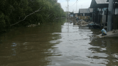 Kawasan yang dilanda banjir rob.