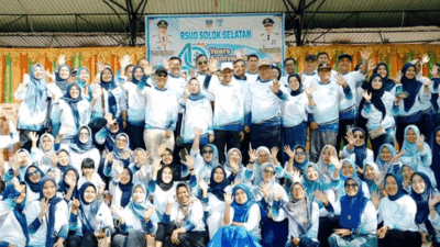 Wakil Bupati Yulian Efi bersama keluarga besar RSUD Solok Selatan