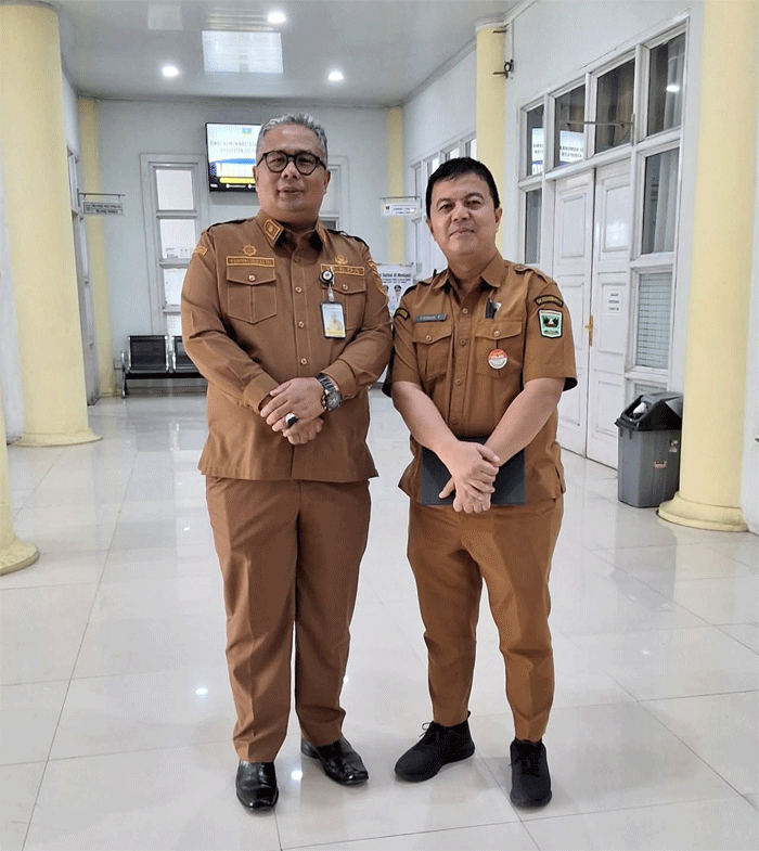 Sekretaris Daerah Solok Selatan, Syamsurizaldi bersama Kadis Nakertrans Provinsi, Firdaus Firman