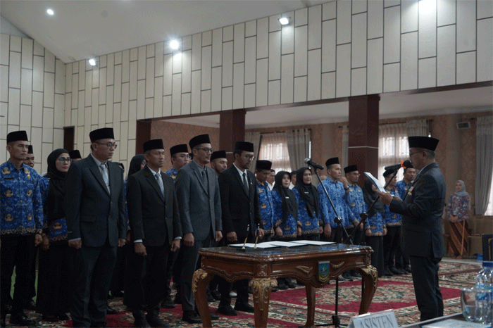Bupati Khairunnas lantik pejabat Pemkab Solok Selatan