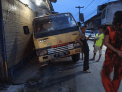 Truk Gagal Nanjak di Jembatan Nagur, Ini Pengakuan Sang Sopir