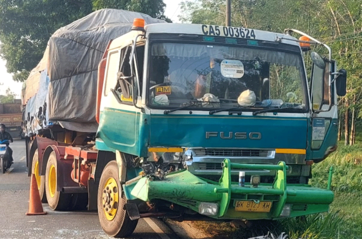 Truk yang diduga alami rem blong sehingga sebabkan kecelakaan