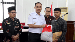 Korban Banjir Bandang Agam Terima Santunan, Jadup hingga Uang Duka