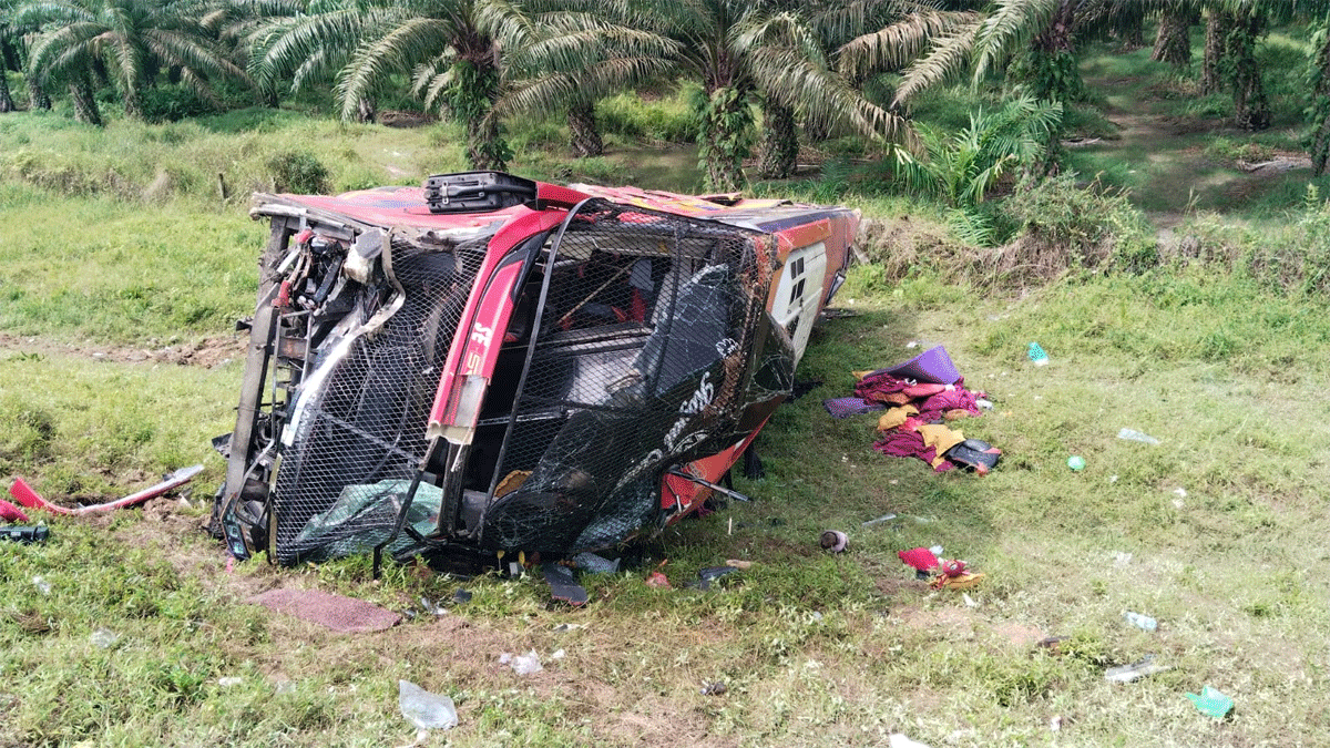 Bus Halmehera yang kecelakan