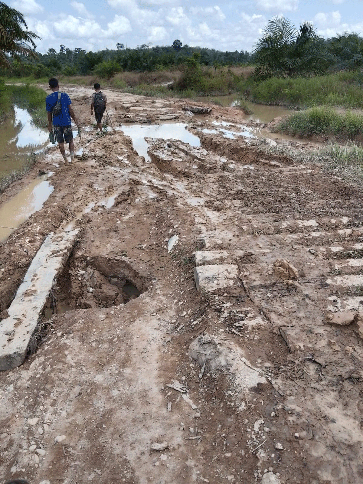Jalan rusak di Kuantan Singingi