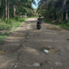 Jalan Kabupaten di Teratak Jering Rusak, Warga Minta Perhatian Pemerintah, Kapan Diperbaiki Pak Bupati