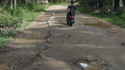 Jalan rusak di Teratak Jering, Kuansing