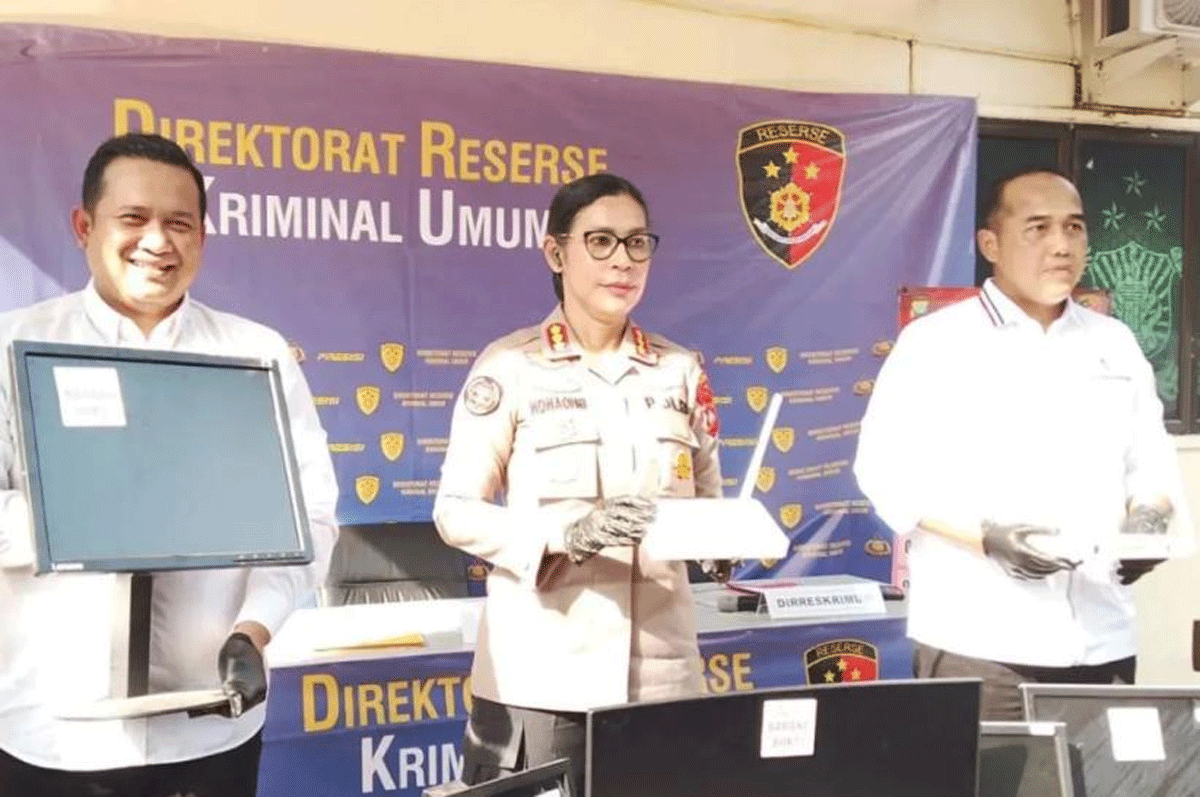Barang bukti komputer sindikat judol ratusan ribu akun yang dibongkar Polda Kepri di Batam. (dok Polri)