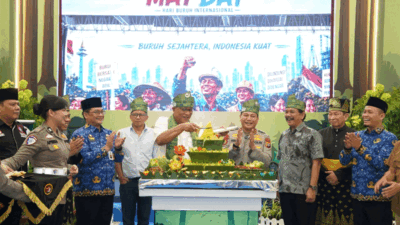 Menteri Lingkungan Hidup Mohammad Jumhur Hidayat, melakukan kunjungan kerja perdana ke Polda Riau