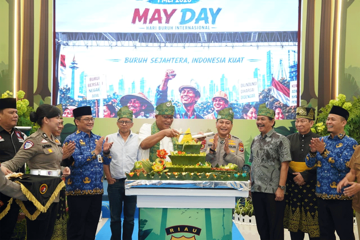 Menteri Lingkungan Hidup Mohammad Jumhur Hidayat, melakukan kunjungan kerja perdana ke Polda Riau