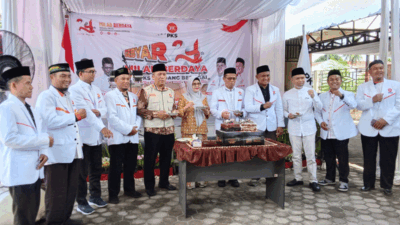 Foto bersama usai perayaan milad PKS