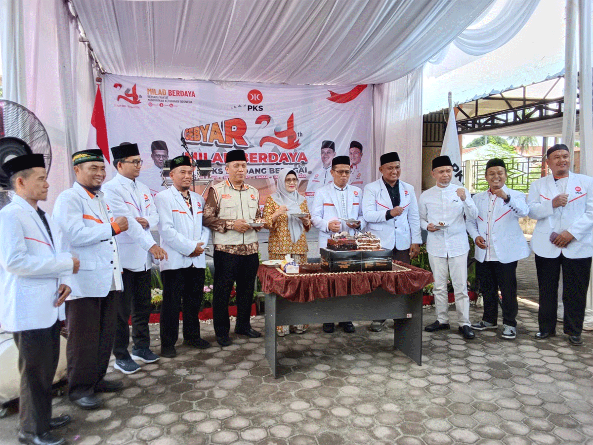 Foto bersama usai perayaan milad PKS