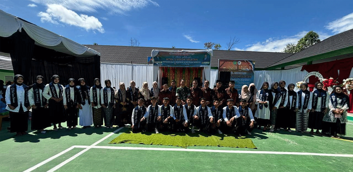Haru dan Bangga! MTsN 2 Solok Selatan Lepas Angkatan ke-40 The Brilliant Fourty