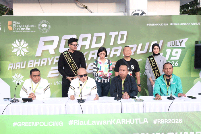 Polda Riau berikan keterangan pers.