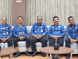 Jarang Terjadi! Sekda Solok Selatan Ngobrol Santai dengan Pejabat Demi Kemajuan Daerah