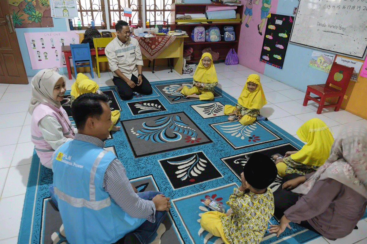 Srikandi PLN datangi sekolah