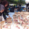 Bebas Plastik, Universitas Muhammadiyah Jember Distribusikan Ratusan Paket Daging dengan Besek Bambu