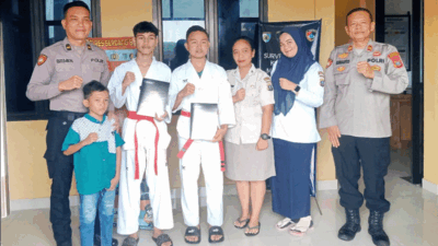 Riski dan Deni foto bersama usai silaturahmi di Polres Sergai