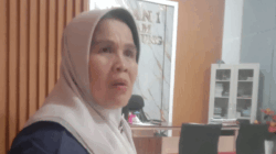 Kepala SMAN 1 Enam Lingkung, Dra. Rahmawati, M.Si,