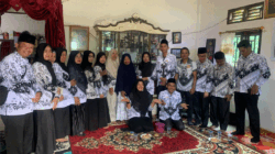 PGRI Solok Selatan Takziah ke Rumah Duka Almarhum Sutrisno, Serahkan Donasi Rp20,6 Juta
