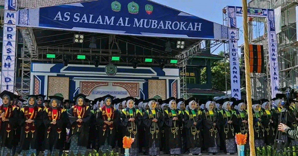 Wisuda santri